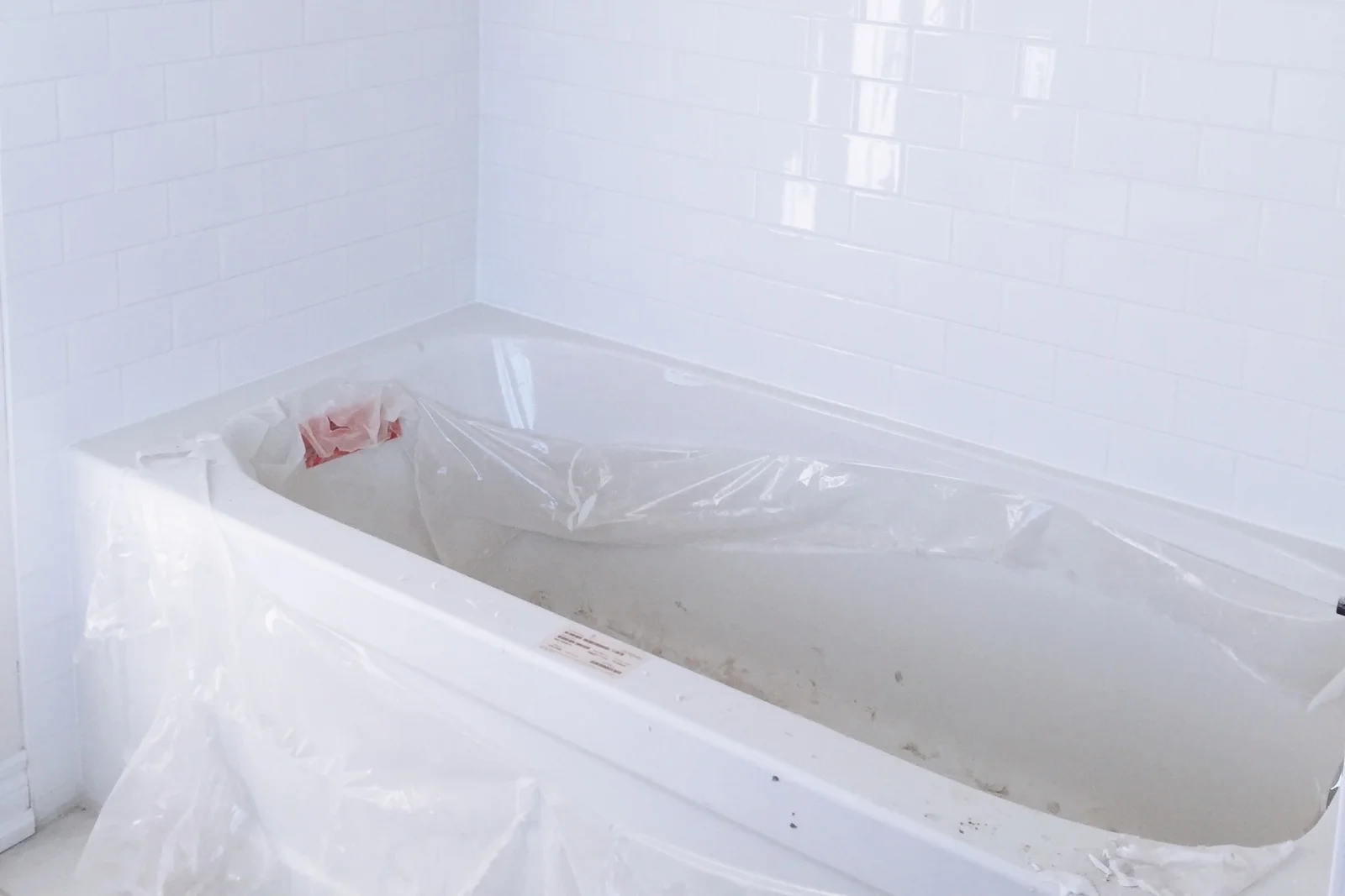 bathtub-refinishing-phoenix-tub-prep Bathtub refinishing in Phoenix, Arizona — a tub carefully masked and prepped ahead of a professional refinish.