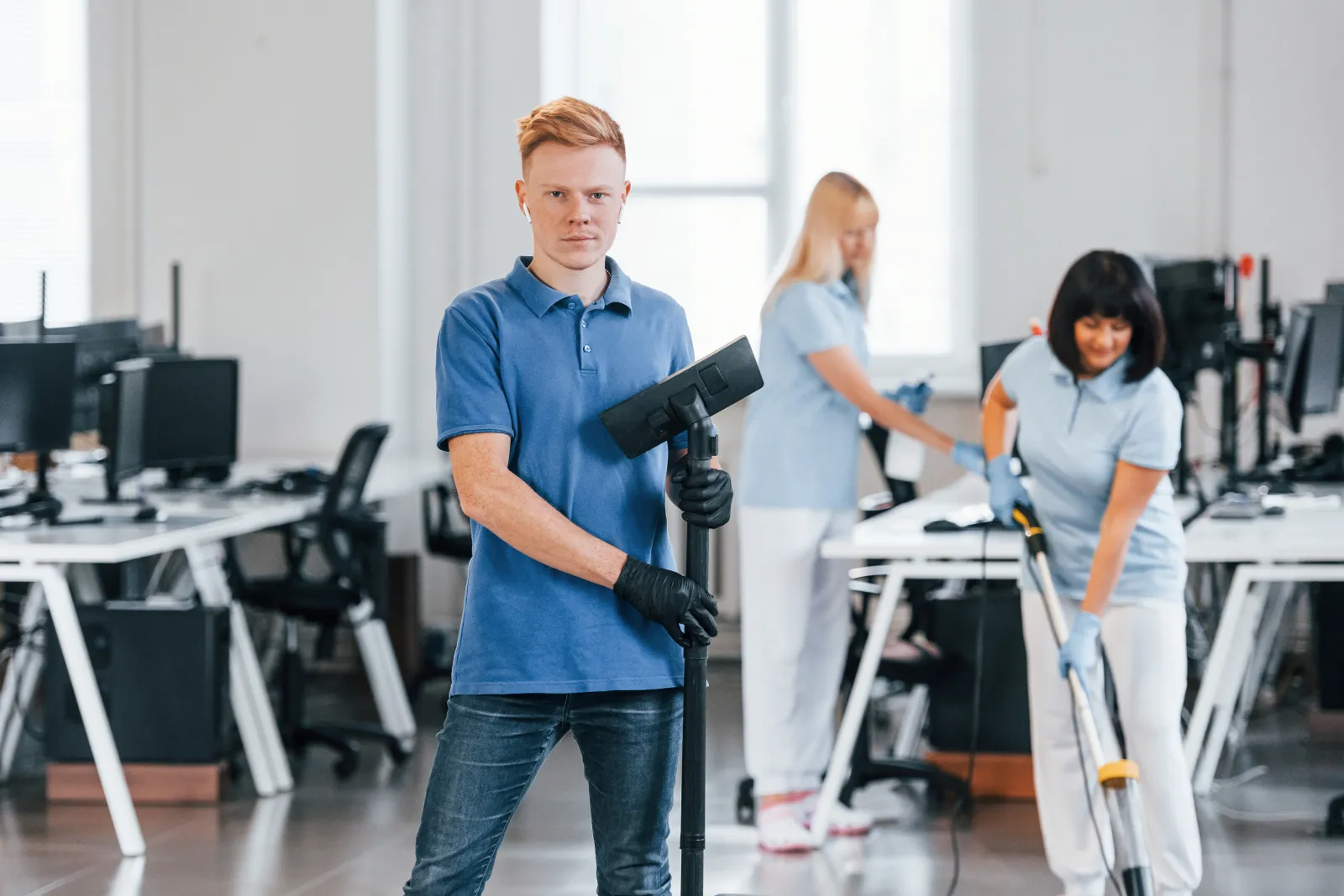 commercial-cleaning-phoenix-az-office Commercial Cleaning in Phoenix, Arizona — a professional commercial cleaning crew cleaning a Phoenix, Arizona office.