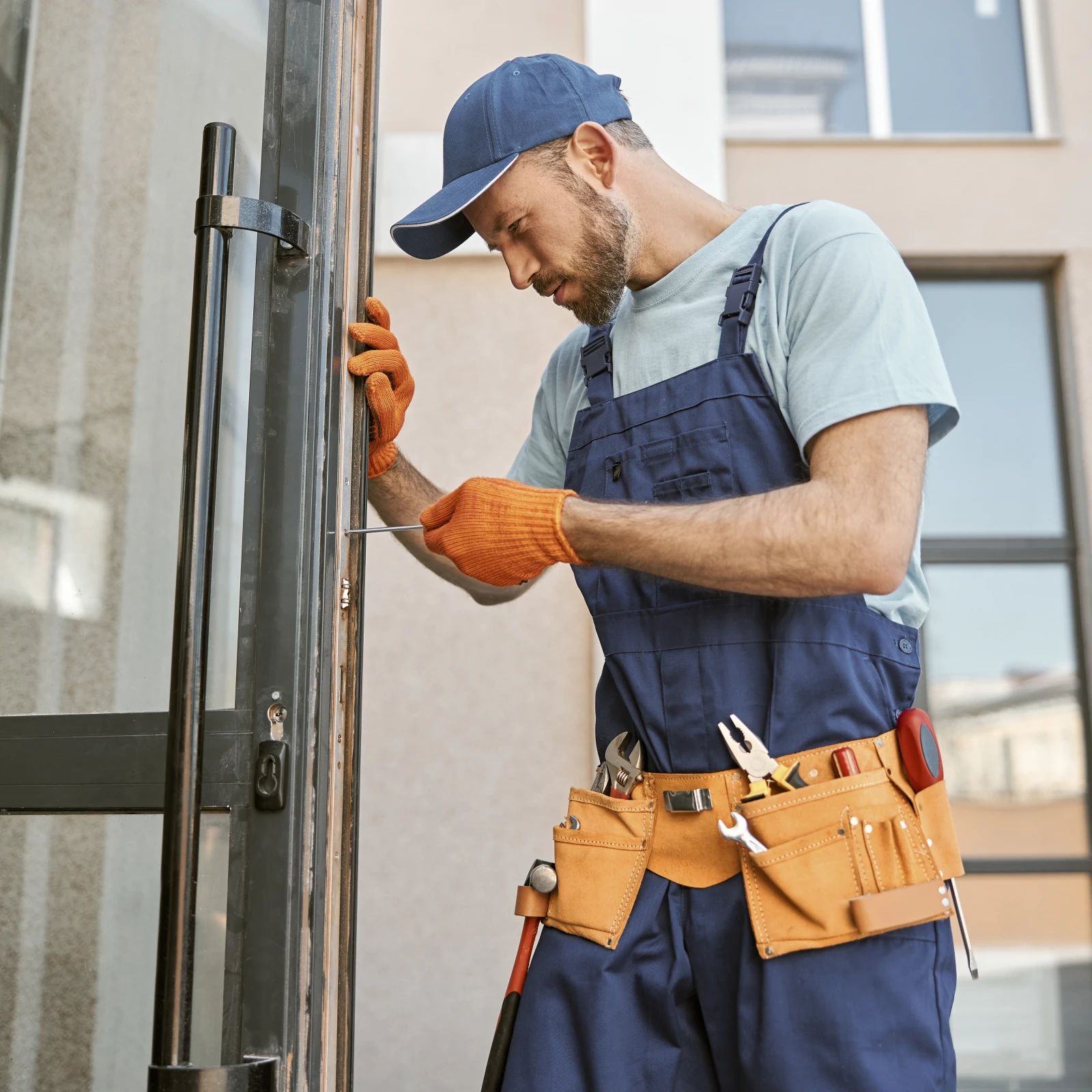 commercial-locksmith-phoenix-technician-servicing-door Commercial locksmith in Phoenix, Arizona — a uniformed locksmith servicing commercial door hardware at a Phoenix business.