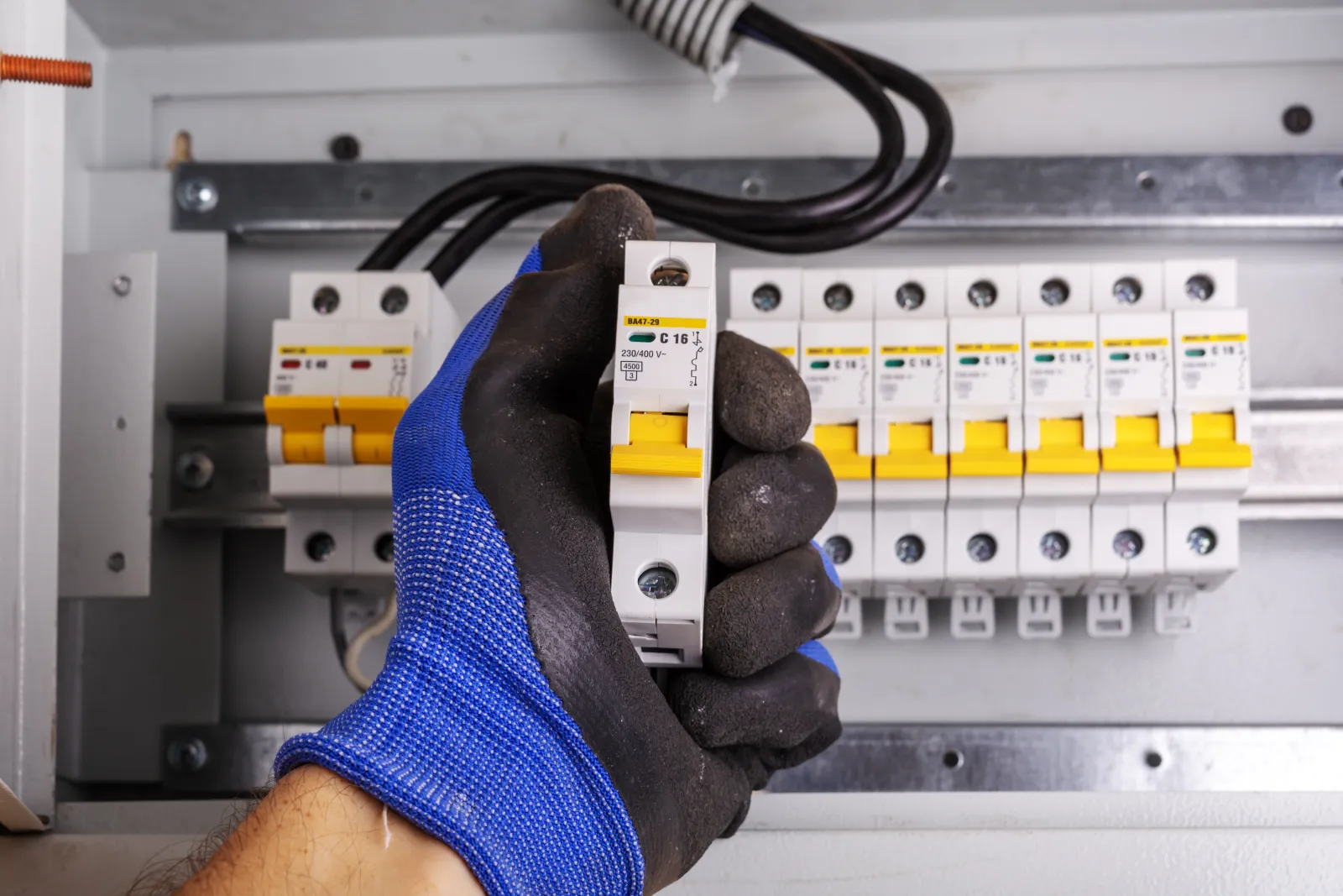 emergency-electrician-phoenix-panel A tripped breaker and open electrical panel in a Phoenix home, the kind of failure an emergency electrician diagnoses when a circuit keeps cutting out and part of the house loses power.