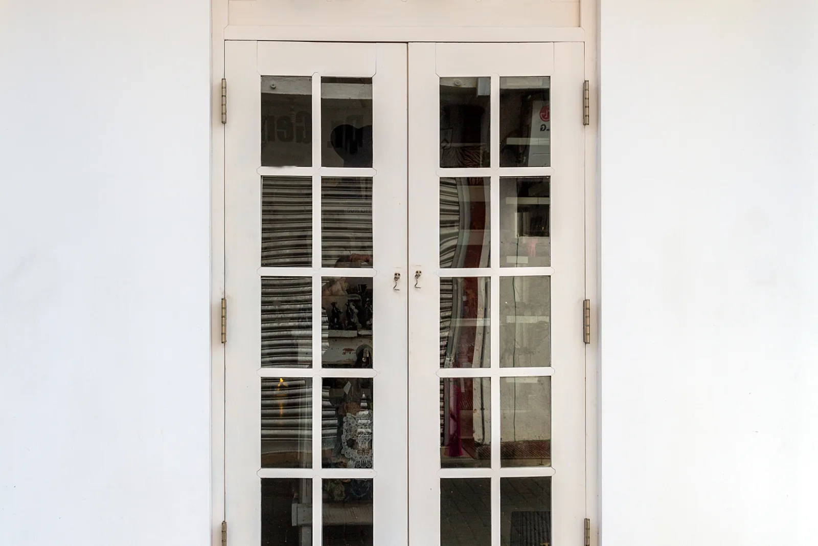 french-door-installation-phoenix-hinged-glass-panels A finished set of white-framed, multi-pane French doors installed in a residential Phoenix, Arizona home.