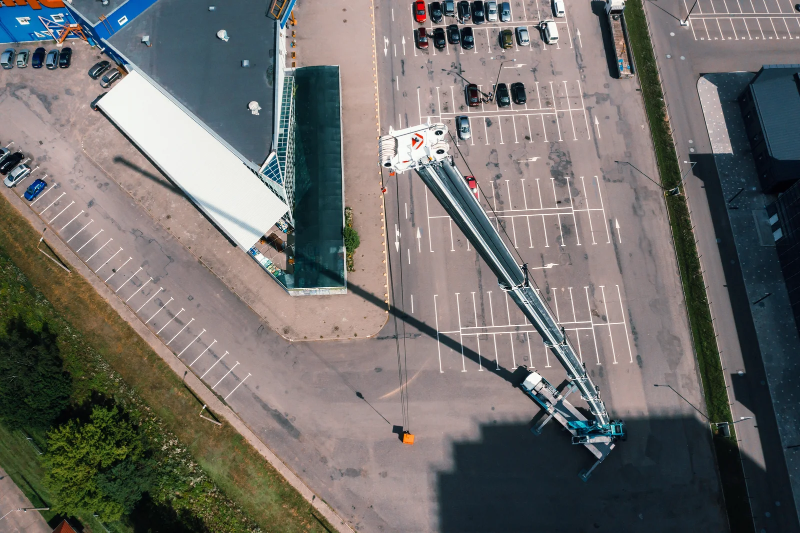 parking-lot-lighting-repair-phoenix-aerial-lift-servicing-commercial-lot Parking lot lighting repair in Phoenix, Arizona — an aerial lift positioned to service a light pole across a commercial parking lot.