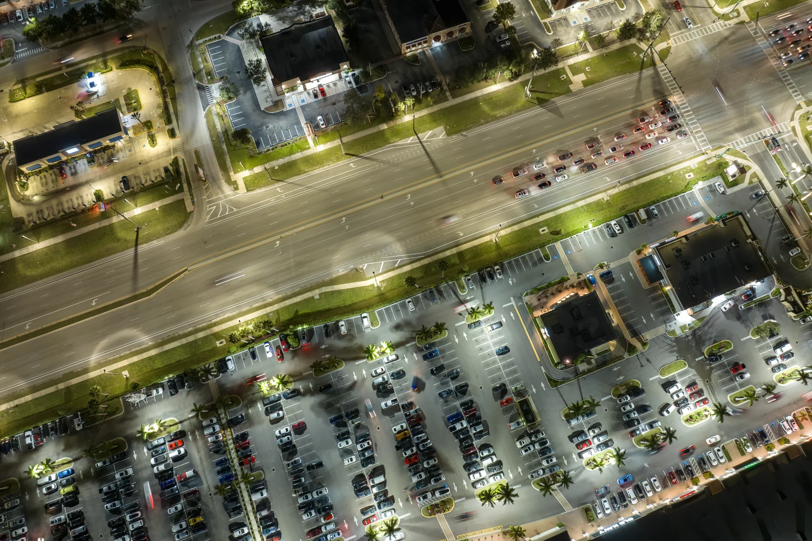 parking-lot-lighting-repair-phoenix-fully-lit-commercial-lot-at-night Parking lot lighting repair in Phoenix, Arizona — a fully lit commercial parking lot at night showing even coverage across the property.