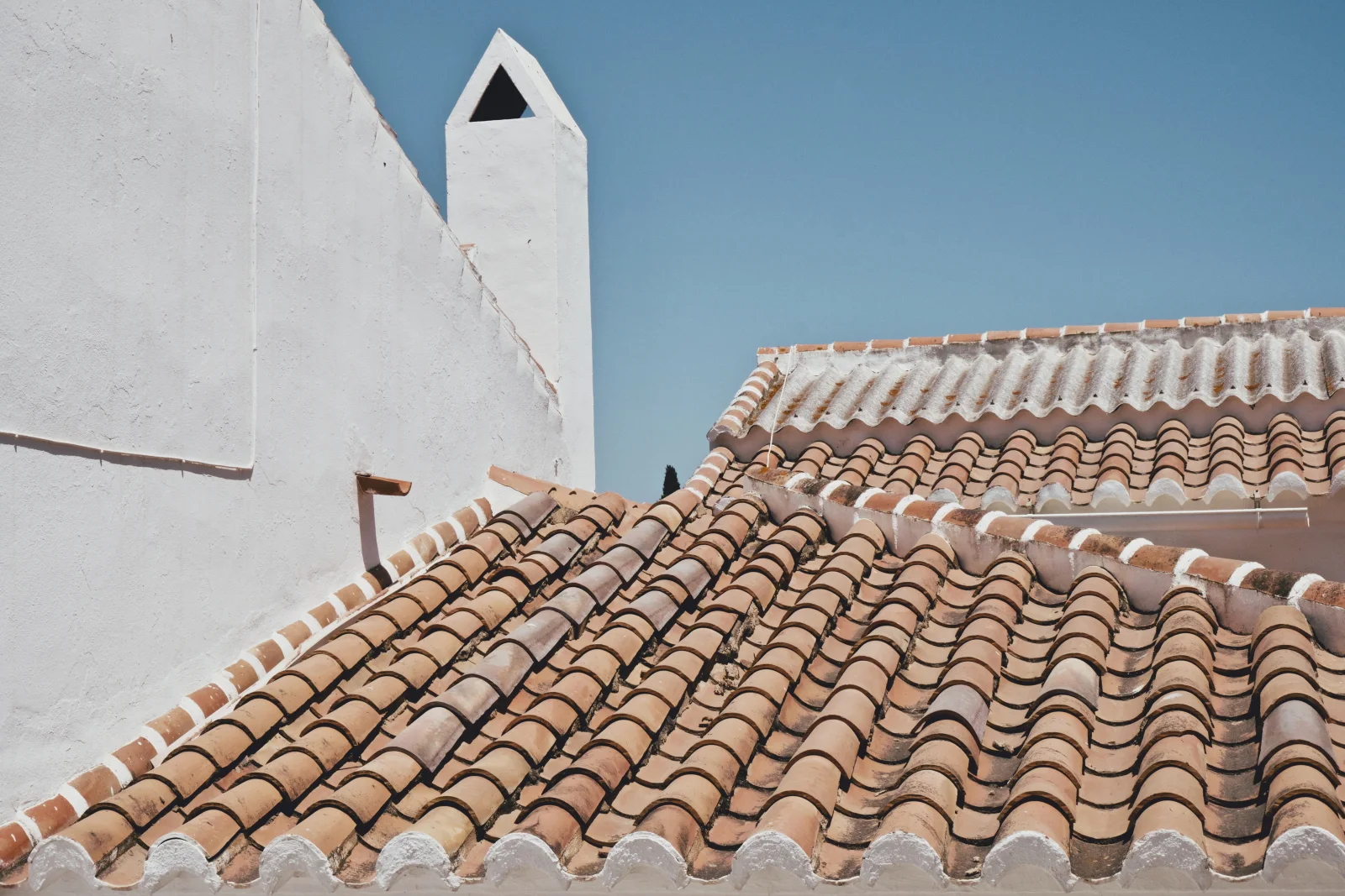 roof-inspection-phoenix-az-tile-roof Sun-baked tile roof on a Phoenix-area home with visible cracked and slipped tiles that an inspector checks during a roof inspection.