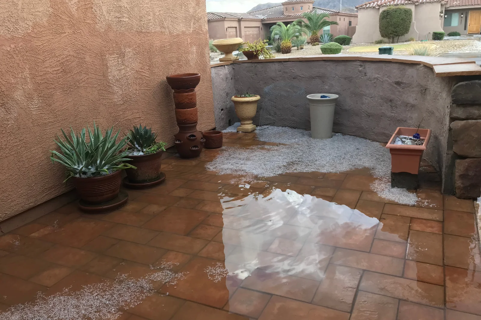 A tan stucco courtyard and tile patio at a Phoenix, Arizona home showing the desert dust buildup soft washing removes.