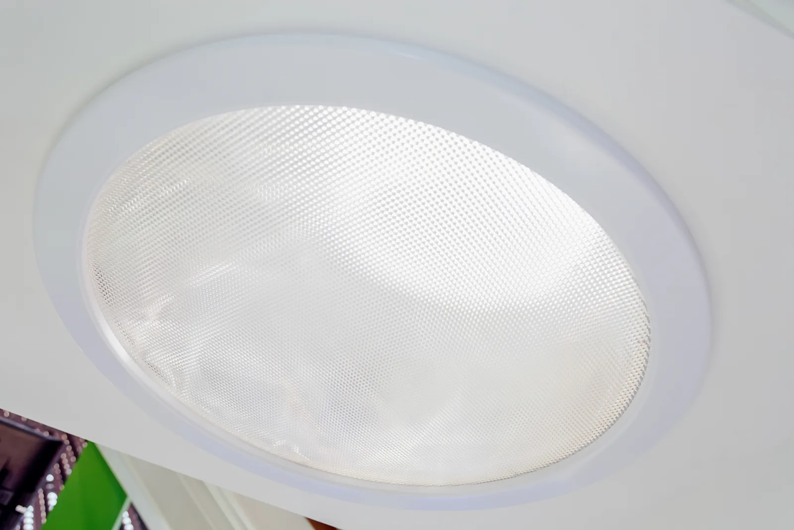 solar-tube-installation-phoenix-ceiling-diffuser-lens Solar tube installation in Phoenix, Arizona — a close-up of a finished ceiling diffuser lens spreading soft daylight into the room.